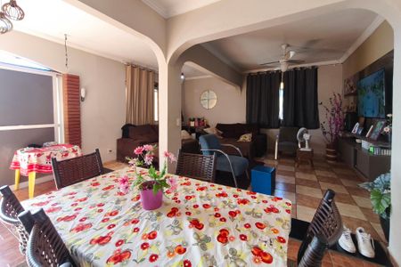 Casa à venda com 325m², 3 quartos e 6 vagasSala de Jantar