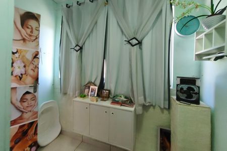 Casa à venda com 325m², 3 quartos e 6 vagasQuarto de Serviço