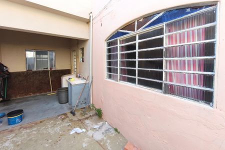 Casa à venda com 325m², 3 quartos e 6 vagasCasa 2 - Quintal - Garagem