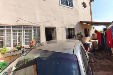 Casa à venda com 325m², 3 quartos e 6 vagasCasa 2 - Quintal - Garagem