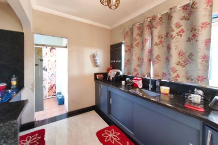 Casa à venda com 325m², 3 quartos e 6 vagasCozinha