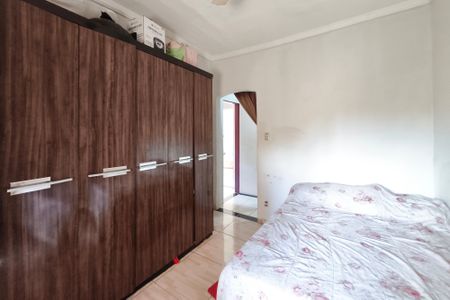 Casa à venda com 325m², 3 quartos e 6 vagasCasa 2 - Quarto