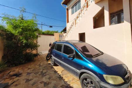 Casa à venda com 325m², 3 quartos e 6 vagasQuintal - Garagem