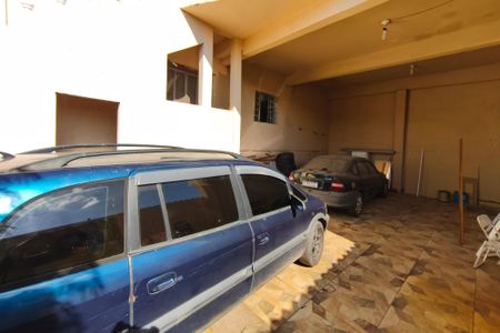 Casa à venda com 325m², 3 quartos e 6 vagasQuintal - Garagem