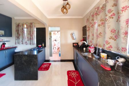 Casa à venda com 325m², 3 quartos e 6 vagasCozinha