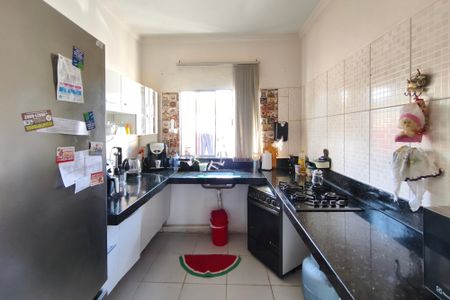 Casa à venda com 325m², 3 quartos e 6 vagasCasa 2 - Cozinha