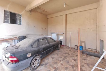 Casa à venda com 325m², 3 quartos e 6 vagasQuintal - Garagem