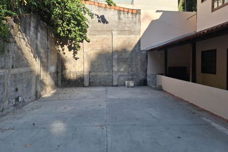Casa de condomínio à venda com 258m², 3 quartos e 4 vagasQuintal