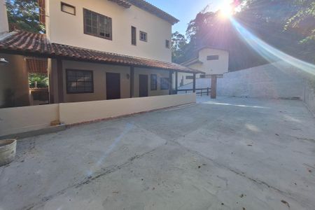 Casa de condomínio à venda com 258m², 3 quartos e 4 vagasQuintal