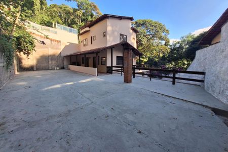 Casa de condomínio à venda com 258m², 3 quartos e 4 vagasQuintal