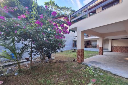 Casa de condomínio à venda com 258m², 3 quartos e 4 vagasQuintal