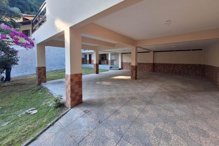 Casa de condomínio à venda com 258m², 3 quartos e 4 vagasQuintal