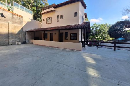 Casa de condomínio à venda com 258m², 3 quartos e 4 vagasQuintal