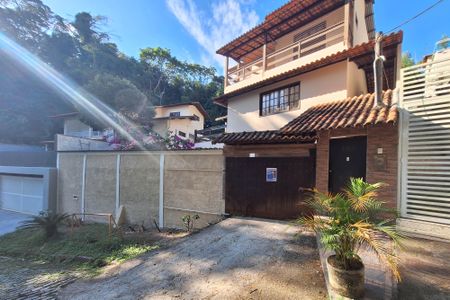 Casa de condomínio à venda com 258m², 3 quartos e 4 vagasfachada