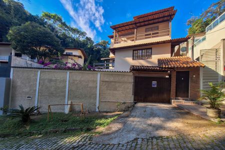 Casa de condomínio à venda com 258m², 3 quartos e 4 vagasplaca