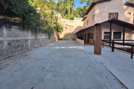 Casa de condomínio à venda com 258m², 3 quartos e 4 vagasQuintal