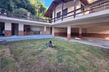 Casa de condomínio à venda com 258m², 3 quartos e 4 vagasQuintal