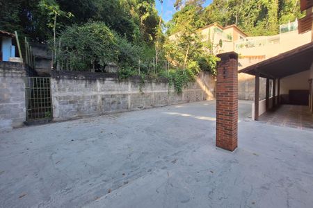 Casa de condomínio à venda com 258m², 3 quartos e 4 vagasQuintal
