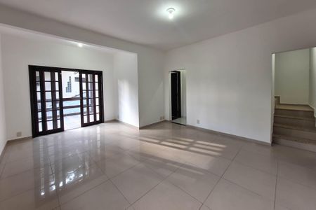 Casa de condomínio à venda com 258m², 3 quartos e 4 vagasSala