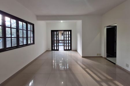 Sala de casa de condomínio à venda com 3 quartos, 258m² em Santa Barbara, Niterói