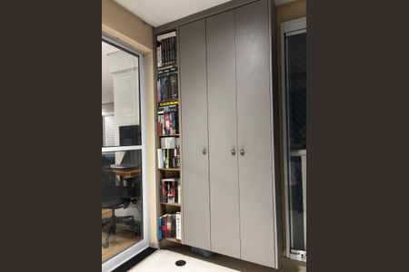 Apartamento à venda com 56m², 2 quartos e 1 vaga Apartamento à venda com 56m², 2 quartos e 1 vagaVaranda