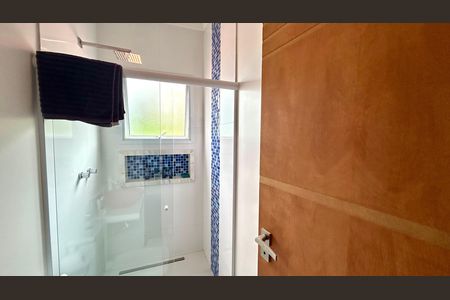 Casa à venda com 240m², 3 quartos e 8 vagasBanheiro da Suíte 3
