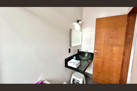 Casa à venda com 240m², 3 quartos e 8 vagasBanheiro da Suíte 2