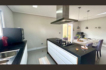 Casa à venda com 240m², 3 quartos e 8 vagasCozinha