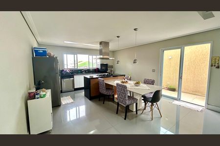 Casa à venda com 240m², 3 quartos e 8 vagasCozinha