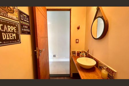 Casa à venda com 240m², 3 quartos e 8 vagasLavabo