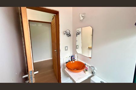 Casa à venda com 240m², 3 quartos e 8 vagasBanheiro da Suíte 3
