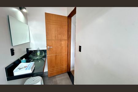 Casa à venda com 240m², 3 quartos e 8 vagasBanheiro da Suíte 2