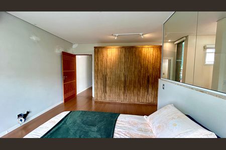 Casa à venda com 240m², 3 quartos e 8 vagasQuarto Suíte 1