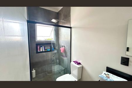 Casa à venda com 240m², 3 quartos e 8 vagasBanheiro da Suíte 2