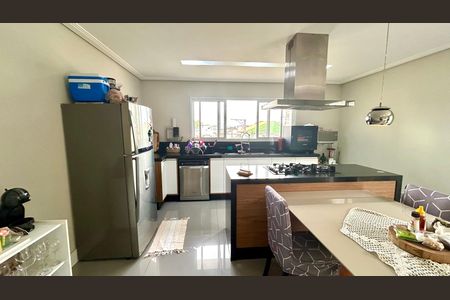 Casa à venda com 240m², 3 quartos e 8 vagasCozinha