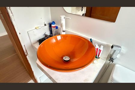 Casa à venda com 240m², 3 quartos e 8 vagasBanheiro da Suíte 3