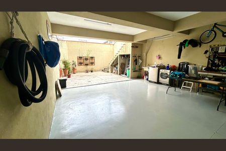 Casa à venda com 240m², 3 quartos e 8 vagasÁrea de Serviço