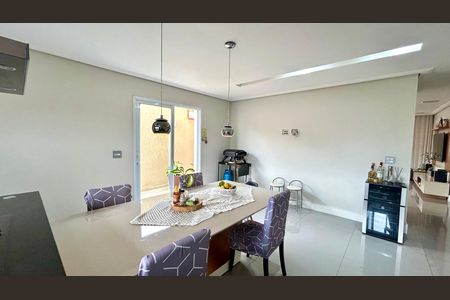 Casa à venda com 240m², 3 quartos e 8 vagasCozinha