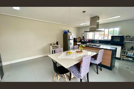 Casa à venda com 240m², 3 quartos e 8 vagasCozinha