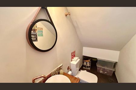 Casa à venda com 240m², 3 quartos e 8 vagasLavabo