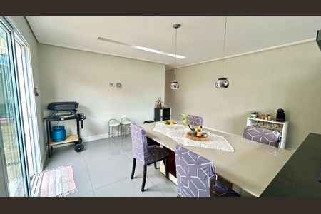 Casa à venda com 240m², 3 quartos e 8 vagasCozinha