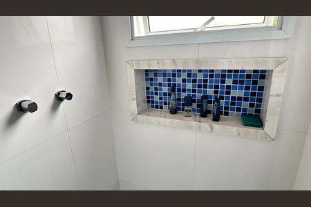 Casa à venda com 240m², 3 quartos e 8 vagasBanheiro da Suíte 3