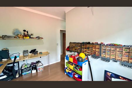 Casa à venda com 240m², 3 quartos e 8 vagasQuarto Suíte 3