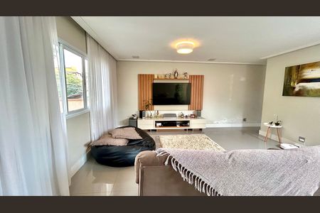 Casa à venda com 240m², 3 quartos e 8 vagasSala