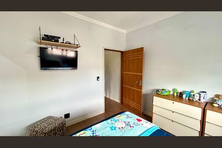 Casa à venda com 240m², 3 quartos e 8 vagasQuarto Suíte 2