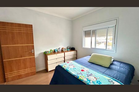 Casa à venda com 240m², 3 quartos e 8 vagasQuarto Suíte 2