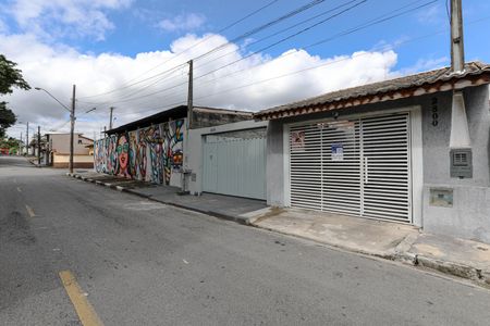 Casa para alugar com 150m², 2 quartos e 2 vagasFachada