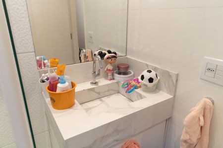 Apartamento à venda com 76m², 3 quartos e 1 vaga Apartamento à venda com 76m², 3 quartos e 1 vagaBanheiro da Suíte