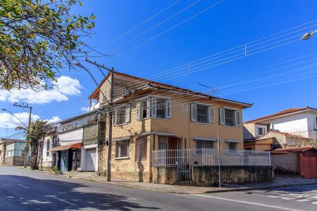 Casa à venda com 195m², 3 quartos e 3 vagasFoto 01