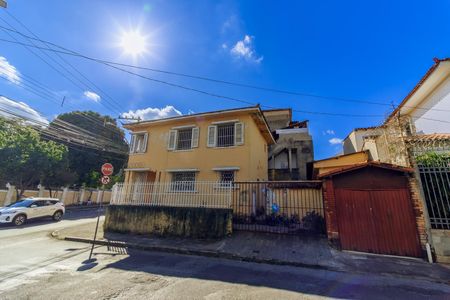 Casa à venda com 195m², 3 quartos e 3 vagasFoto 02